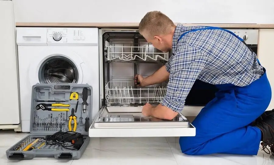 Geyve Gorenje servisi teknisyen ekibi beyaz eşya tamiri yaparken
